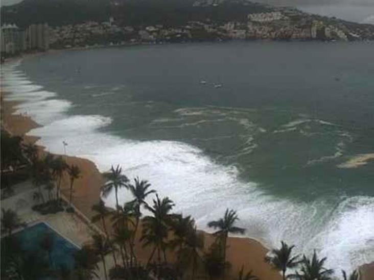 Piden extremar precauciones por mar de fondo en Acapulco Piden extremar precauciones por mar de fondo en Acapulco