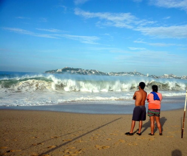 Refuerzan acciones preventivas en Acapulco por el mar de fondo