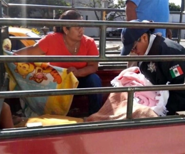 Nace bebé en camioneta cuando se dirigían al Hospital