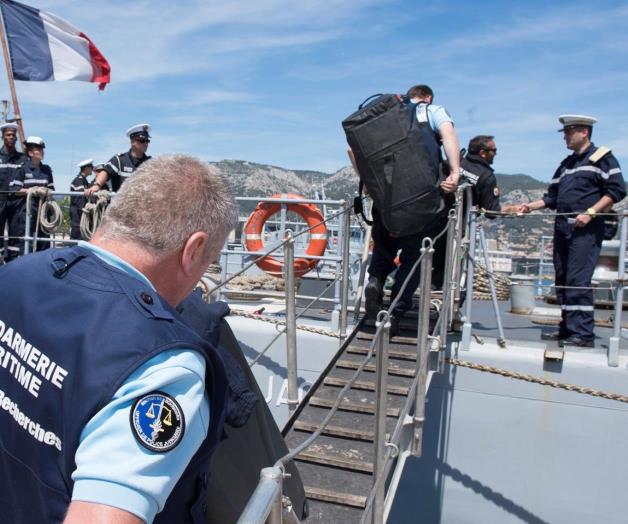 Llegan a París cajas negras de avión accidentado de Egyptair