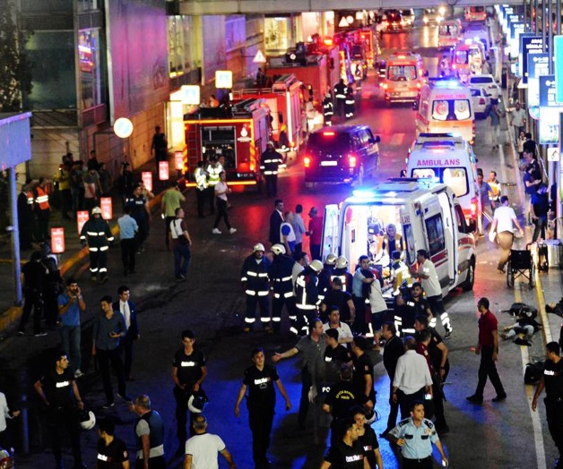Un atentado suicida causa 36 muertos en el aeropuerto de Estambul