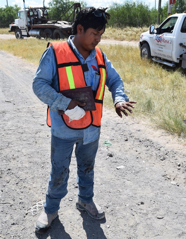 Escapa taxista de morir aplastado Escapa taxista de morir aplastado