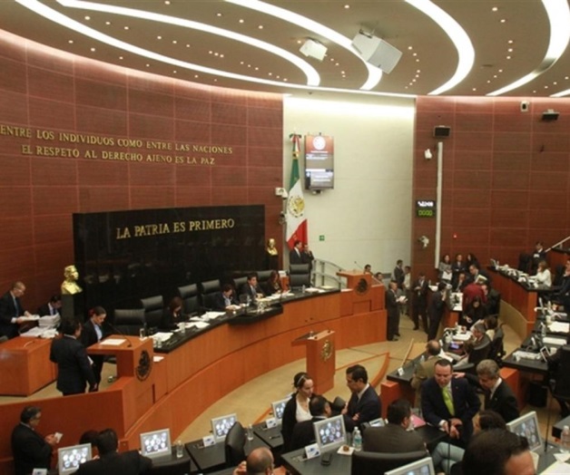 Veto presidencial a ley 3 de 3 irá hoy a comisiones