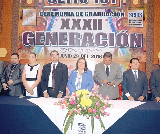 CETIS 131 Una generación más de profesionales CETIS 131 Una generación más de profesionales