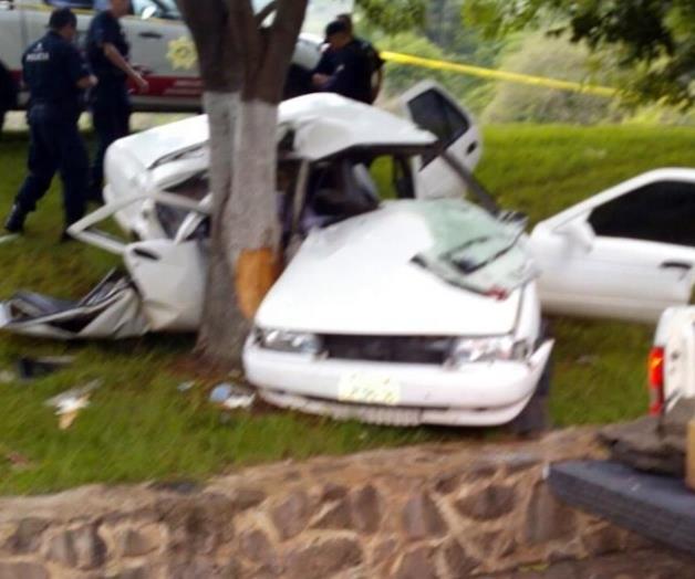 Muere hombre en accidente carretero
