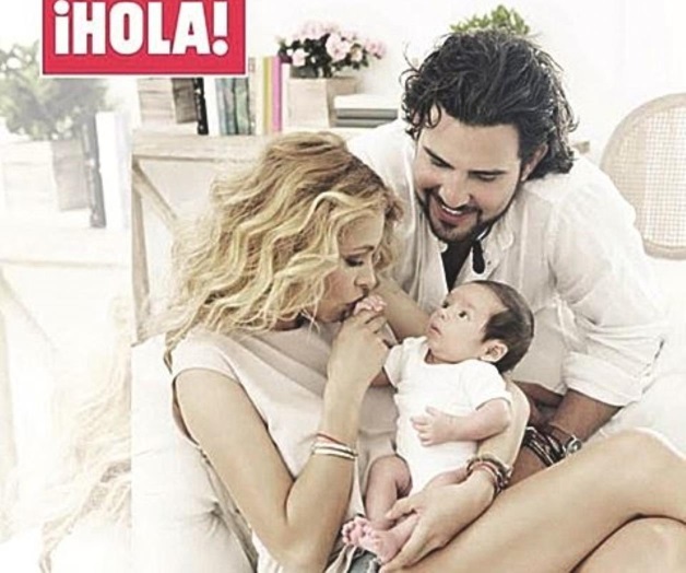 Presentan a su hijo Presentan a su hijo