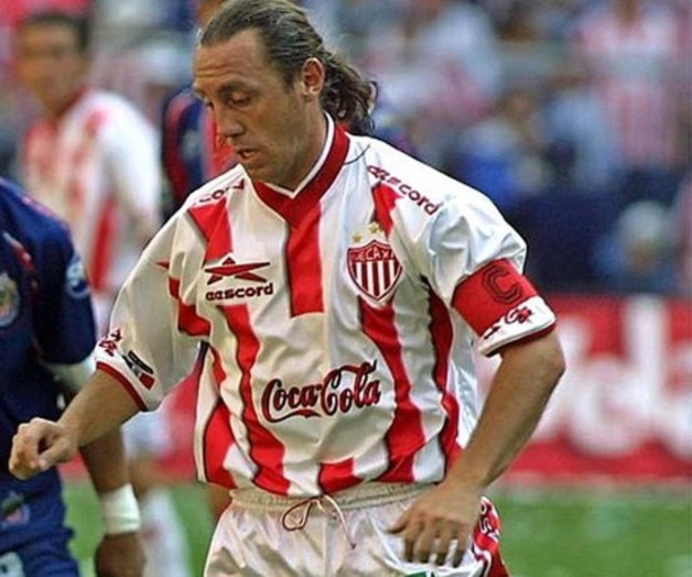 EL ÚLTIMO ÍDOLO DEL NECAXA; Un rayo tatuó el alma y la vida a Alex Aguinaga EL ÚLTIMO ÍDOLO DEL NECAXA; Un rayo tatuó el alma y la vida a Alex Aguinaga