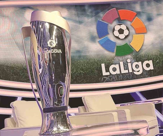 Liga española presenta su nuevo trofeo