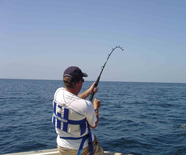 Exhortan sobre multas por pescar sin licencia