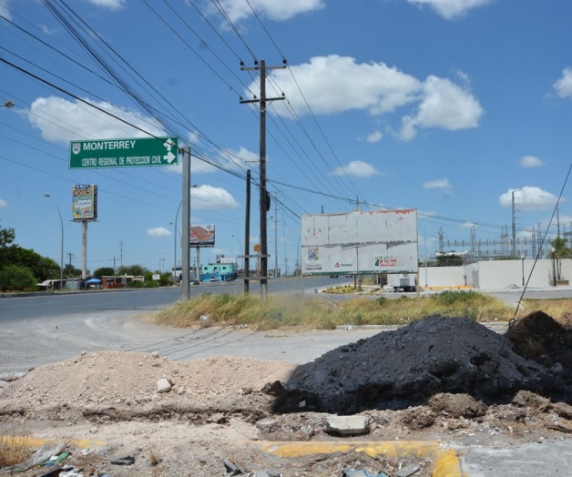 Cierran dos carriles deLibramiento por obra