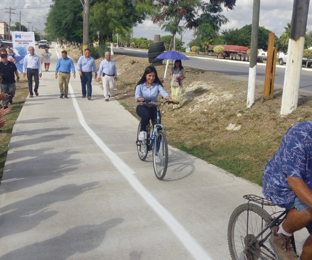 Entrega alcaldesa ciclo vía de 3 mdp