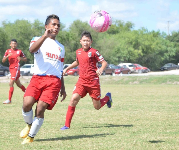 EL FUTURO 9 DE LA ROJA; Marlon Alberto muestra condiciones interesantes
