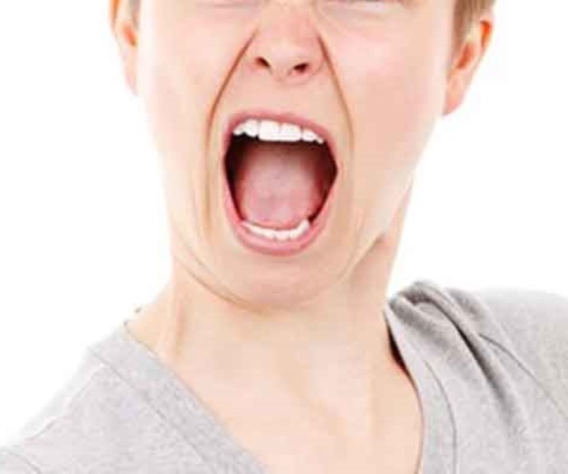 Detienen a mujer que atacó a mordidas en Guasave, Sinaloa