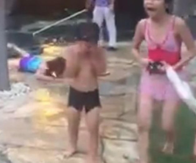 VIDEO: Rayo cae en alberca y termina con la vida de una niña VIDEO: Rayo cae en alberca y termina con la vida de una niña