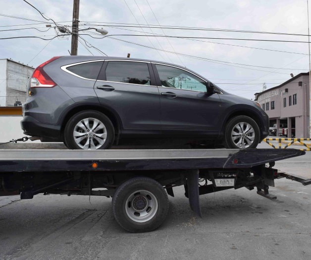 Hallan federales camioneta robada Hallan federales camioneta robada