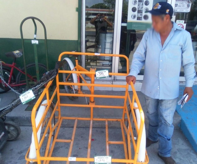 Esconden en negocio de empeño triciclo hurtado