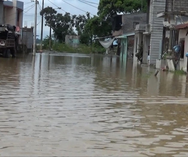 Río desborda e inunda 61 viviendas en Guerrero