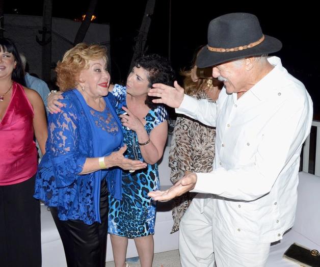 Andrés García se cohibió en escena de cama con Silvia Pinal