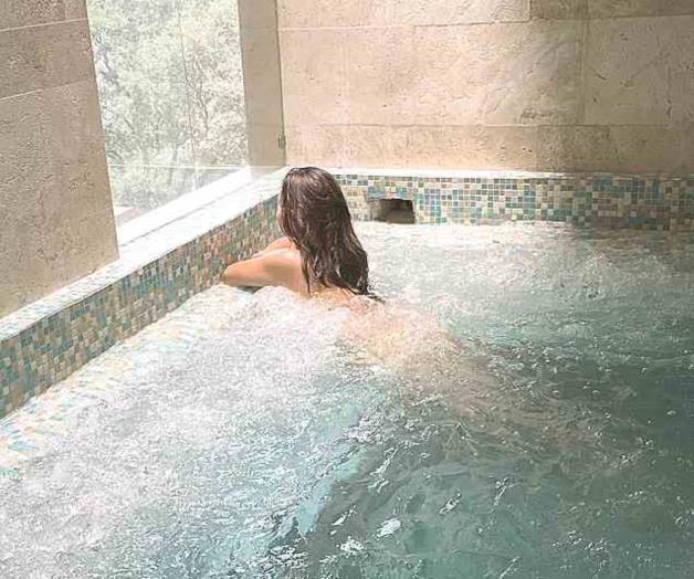 ‘Saca vapor’ con desnudo en jacuzzi ‘Saca vapor’ con desnudo en jacuzzi