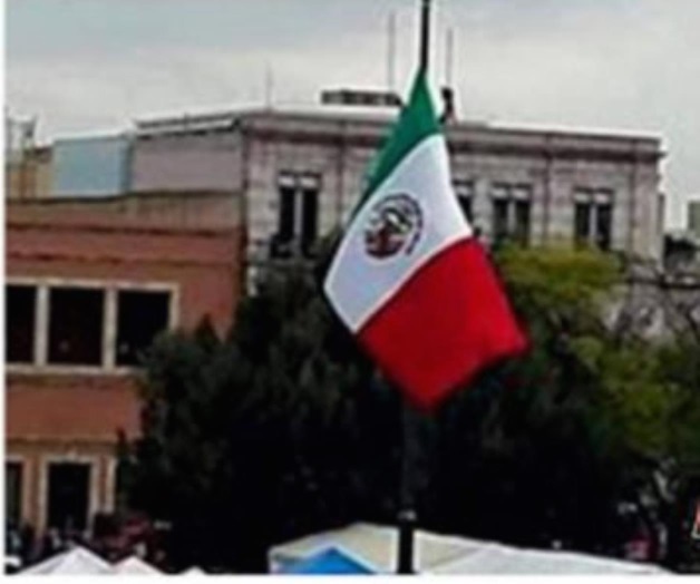 Aplican sanciones por izar bandera al revés