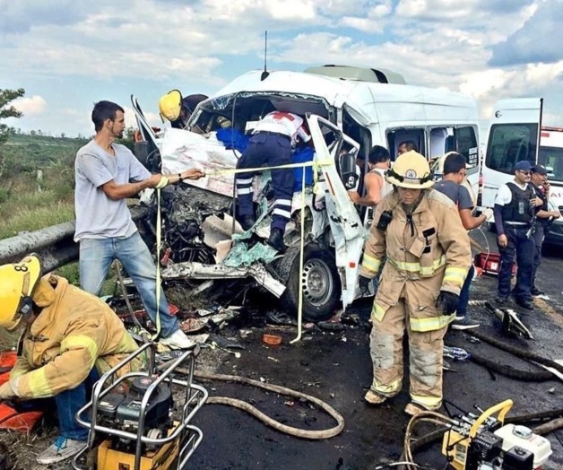 Deja accidente carretero 11 muertos en Jalisco Deja accidente carretero 11 muertos en Jalisco
