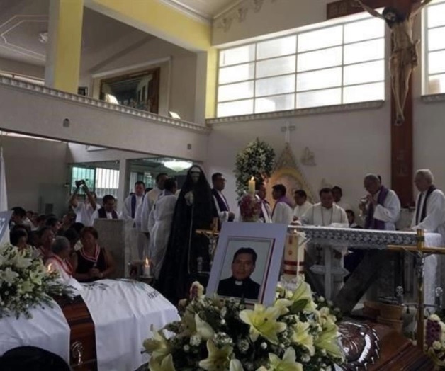Jerarquía católica en Veracruz despide a curas asesinados Jerarquía católica en Veracruz despide a curas asesinados