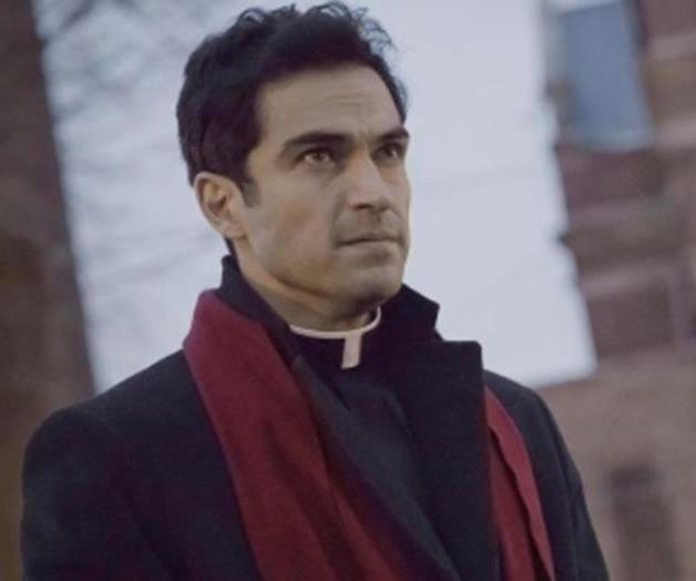 Alfonso Herrera es sacerdote en serie de TV basada en El exorcista Alfonso Herrera es sacerdote en serie de TV basada en El exorcista