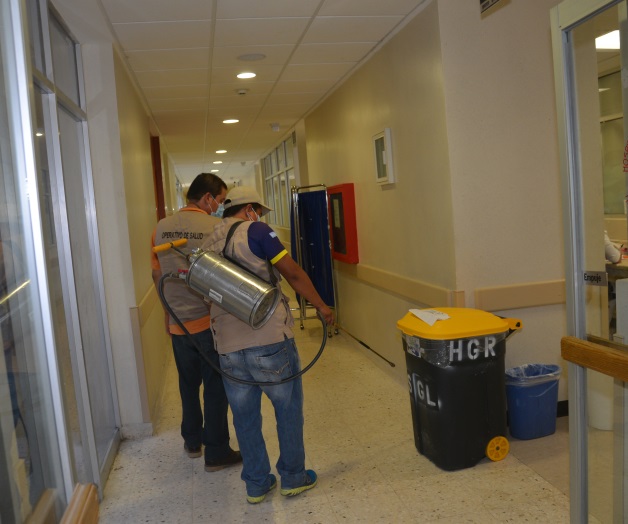Nebulizan y fumigan el Hospital General