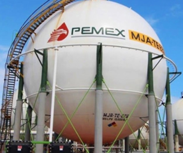 Pemex recupera aceite de escurrimientos por lluvias en Ciudad Madero Pemex recupera aceite de escurrimientos por lluvias en Ciudad Madero