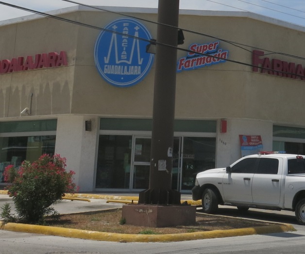 Se llevan ladrones 24 mil pesos de farmacia Se llevan ladrones 24 mil pesos de farmacia
