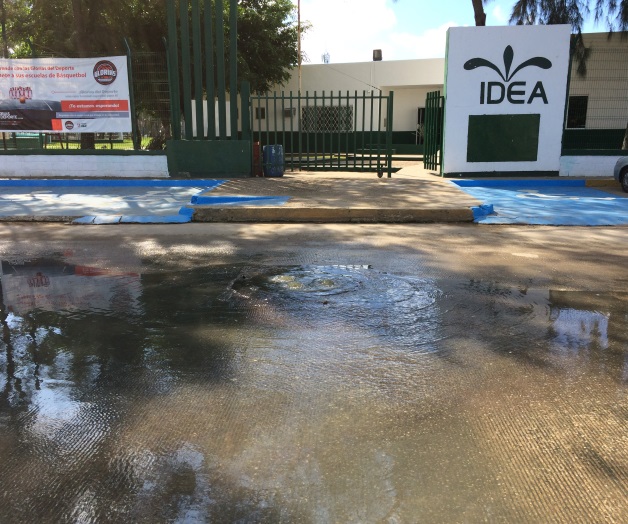 Contaminada alberca de Unidad Deportiva