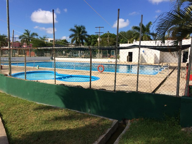 Contaminada alberca de Unidad Deportiva