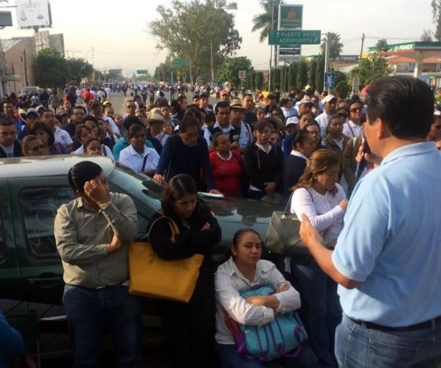 Médicos bloquean accesos a Oaxaca Médicos bloquean accesos a Oaxaca