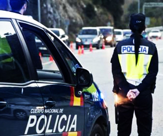 Hombre muere al saltar de un puente con sus niños