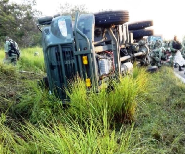 Vuelca camión military arroja 12 lesionados Vuelca camión military arroja 12 lesionados