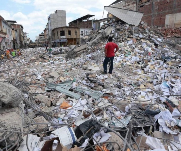 Sacude a Italia peor sismo en 35 años