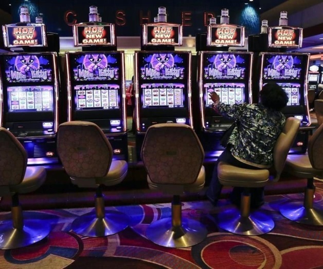 Le niega casino premio por falla en máquina
