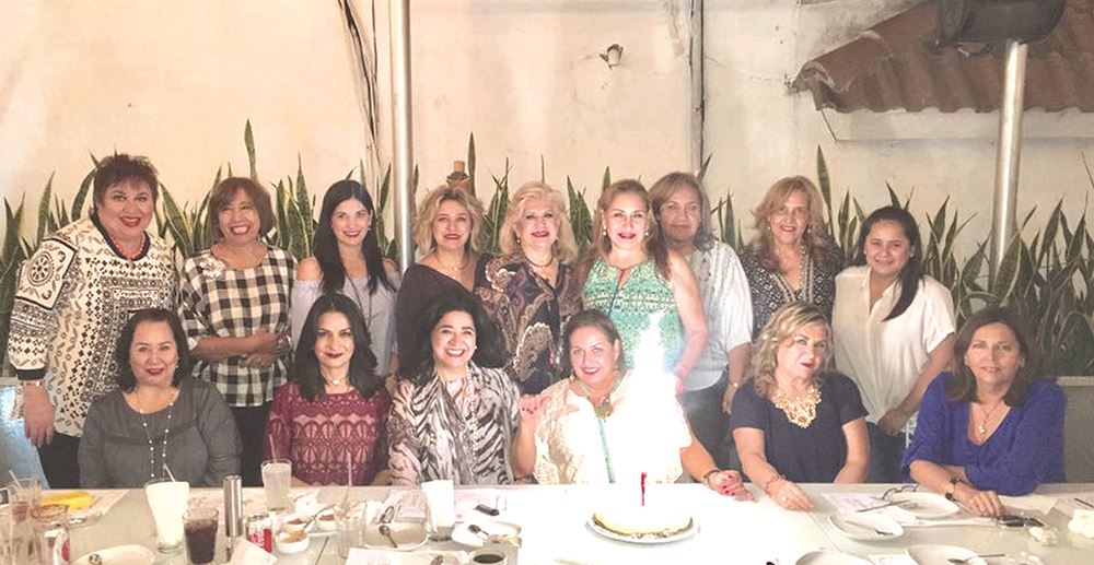 MERIENDA. Ñaña Jiménez comparte un año más junto a sus amigas. 