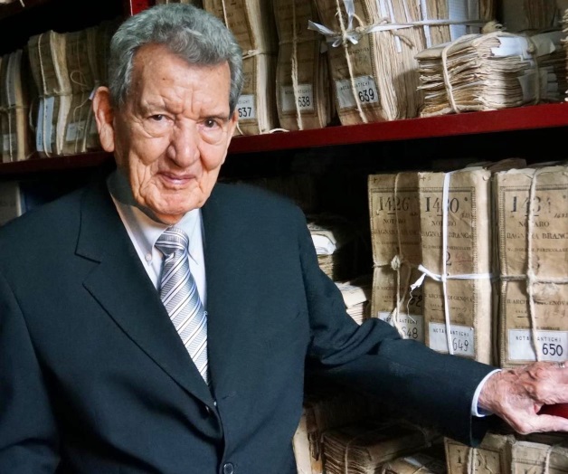 Muere don Israel Cavazos Garza, cronista emérito de Monterrey Muere don Israel Cavazos Garza, cronista emérito de Monterrey