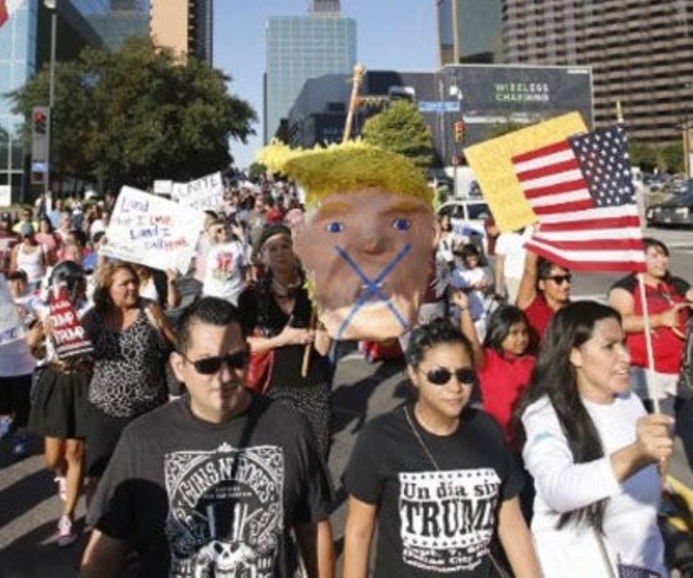Marchan en Texas para protestar por elección de Donald Trump Marchan en Texas para protestar por elección de Donald Trump