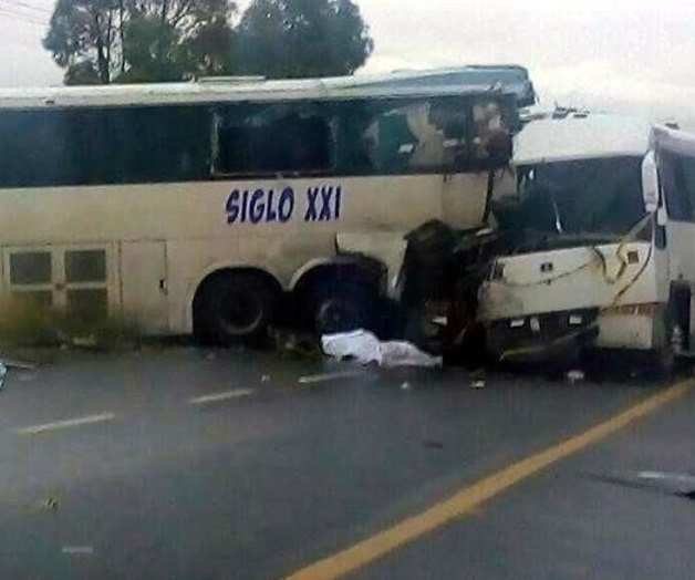 Fuerte choque de autobuses en Zacatecas deja 5 muertos