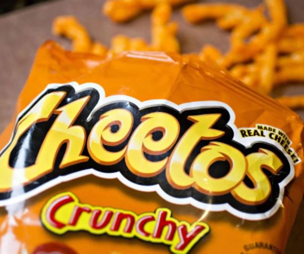 Un hombre intentó quemar con cheetos la casa de su exnovia