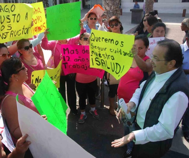 Exigen mujerespagar a maestros Exigen mujerespagar a maestros