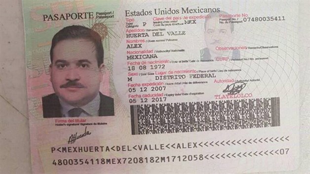 Se burlan memes de pasaporte falso con foto de Duarte