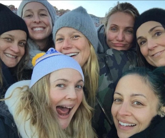 Se toma selfie feliz y al natural