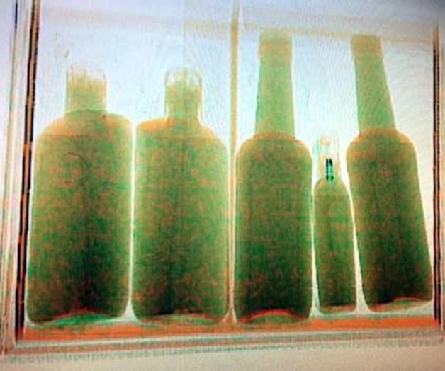 Decomisan droga envasada en AICM