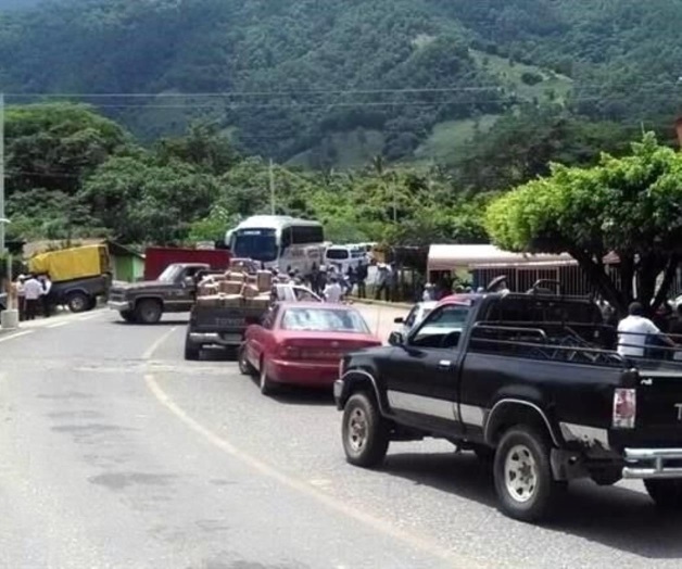 Bloquean carreteras en fronteras de Chiapas