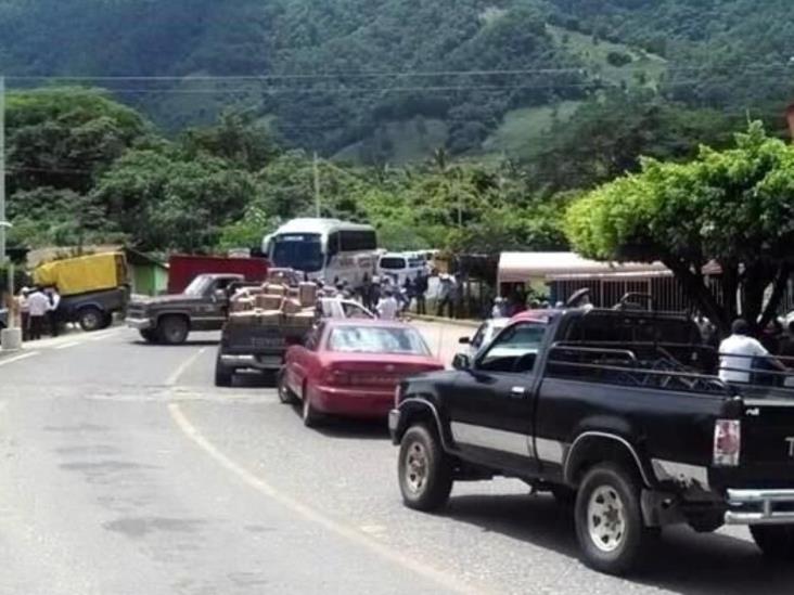 Bloquean carreteras en fronteras de Chiapas Bloquean carreteras en fronteras de Chiapas