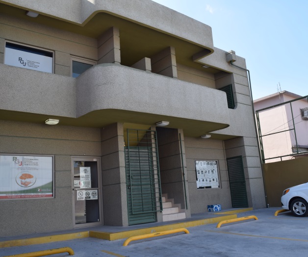 Saquean un negocio; se llevan casi todo