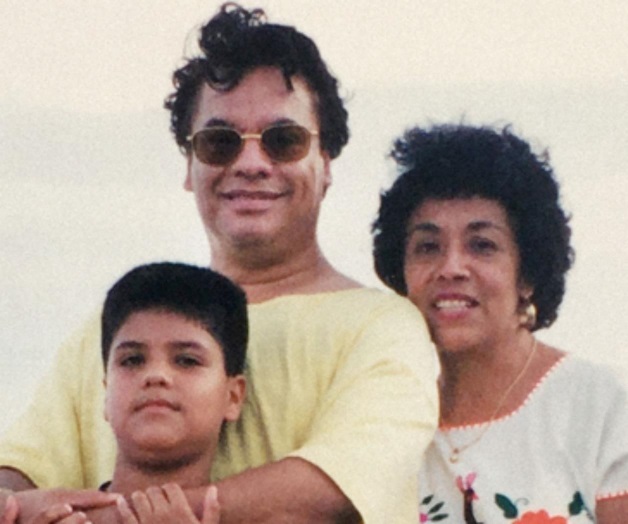Madre de Luis Alberto Aguilera cuenta su relación con Juan Gabriel Madre de Luis Alberto Aguilera cuenta su relación con Juan Gabriel